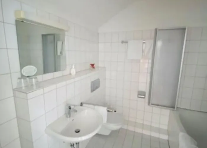 クリスティナ 3*